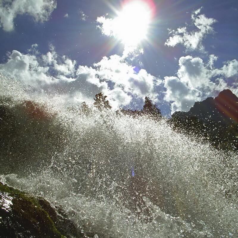 Фото бурного горного потока для стихотворения Души стремительный поток